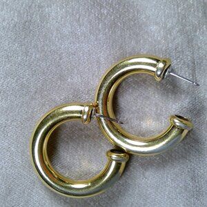 ***Gold color light pipe earrings